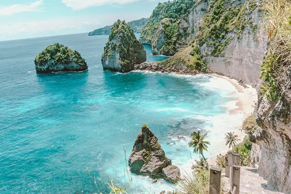 Daftar Pantai Terbaik di Nusa Penida Yang Paling Banyak Dikunjungi Wisatawan 7 Diamond Beach Nusa Penida, Bali, Indonesia