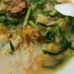 Bubur Ledok, makanan khas Nusa Penida yang kaya akan nutrisi dan cita rasa.