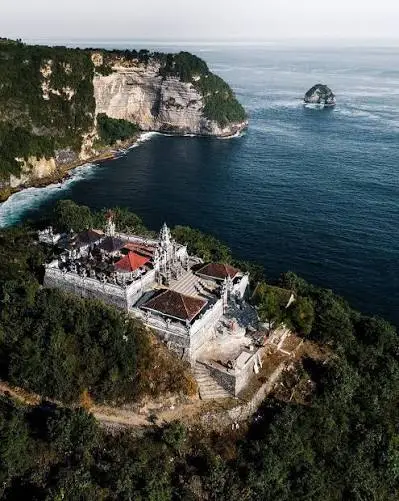 Traditional Balinese Hindu architecture at Pura Gunung Cemeng temple in Nusa Penida.