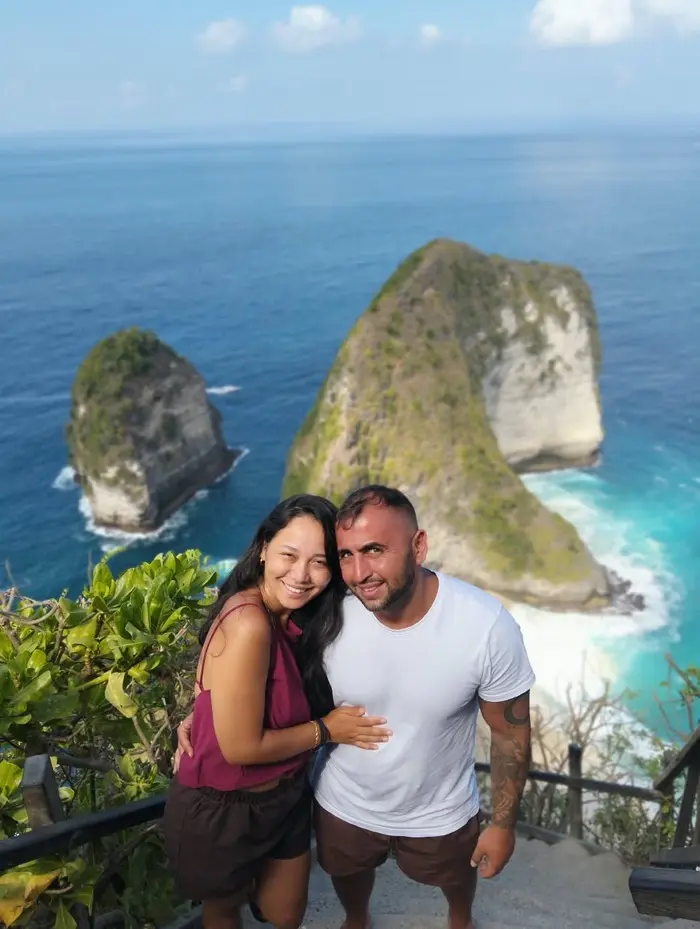 West Nusa Penida Tour Guide to the Islandās Most Iconic Coastal Views 11 Kelingking Cliff overlooking the ocean in West Nusa Penida