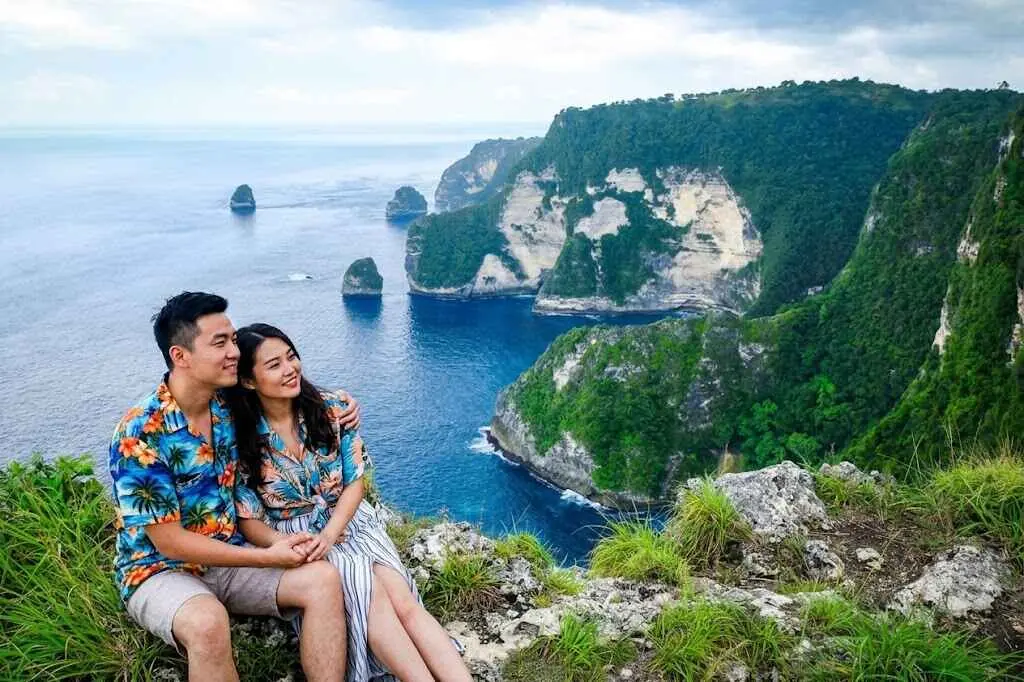 Enjoy breathtaking, panoramic ocean views at Saren Cliff Point, far away from the usual crowds.