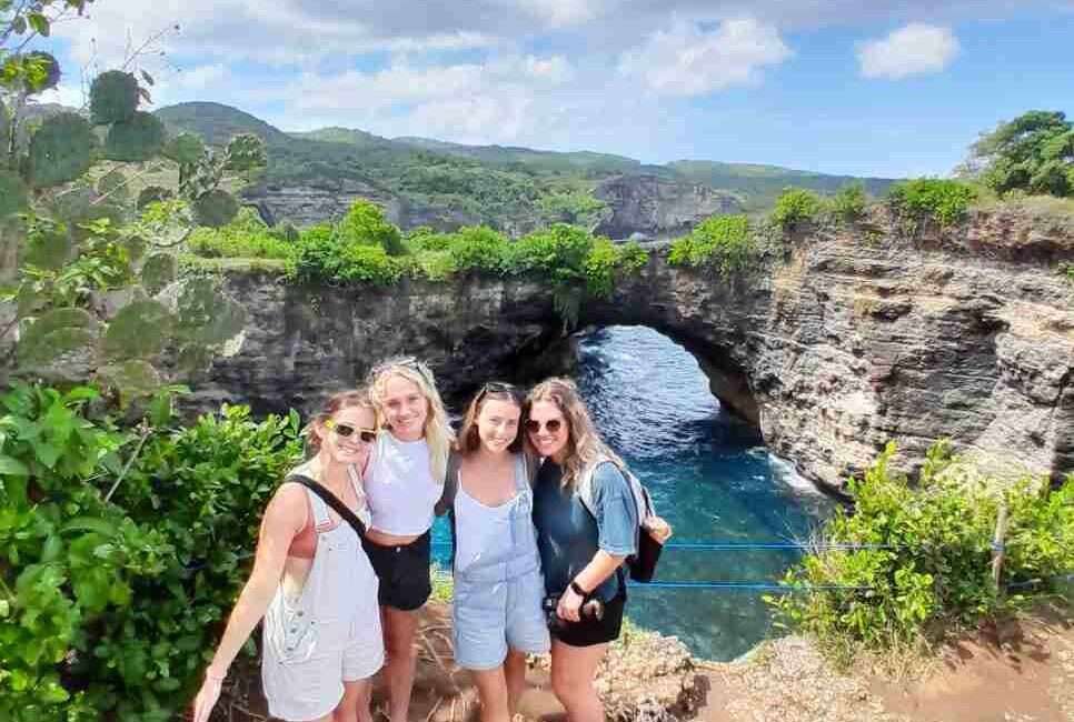 Apa yang Membuat Nusa Penida Menjadi Destinasi Wisata Favorit? 1 Broken Beach Nusa Penida Transport BALI Tour