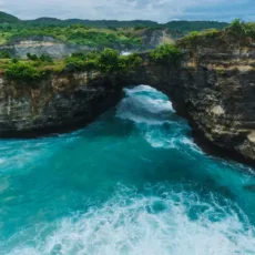 Destinasi Wisata Broken Beach Nusa Penida Transport Bali Indonesia Tour Agency