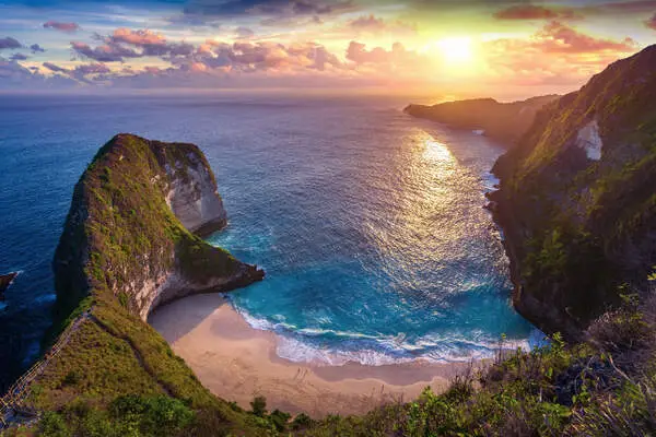 Apa yang membuat Kelingking Beach Nusa Penida menjadi destinasi wajib dikunjungi di Indonesia 2 Destinasi Wisata Kelingking Beach Nusa Penida Transport Bali Tour Agency 1