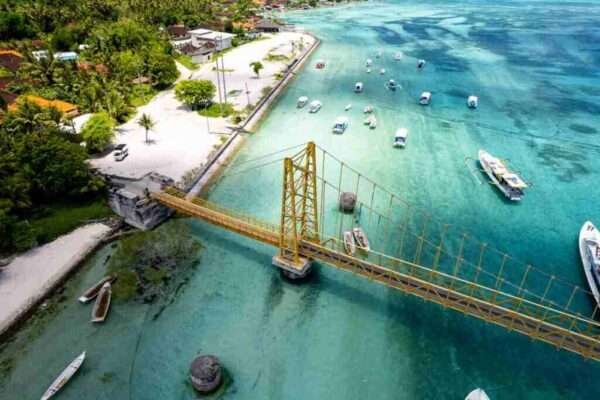 Nusa Penida Backpacker Guide: Itinerary 5 Hari yang Wajib Dicoba dengan Budget Minim 10 Jembatan Kuning di Nusa Ceningan Nusa Penida Bali